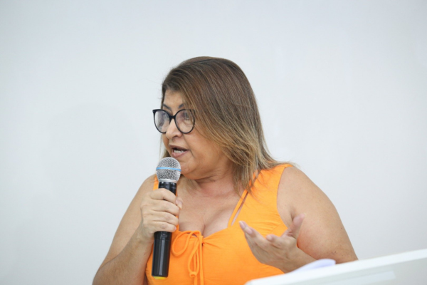 Professora Eva Arrais.png