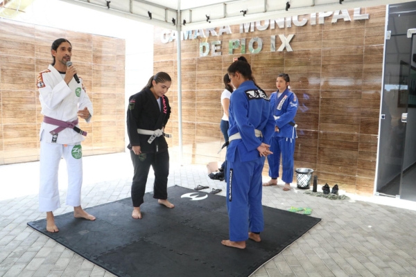 Demonstração de luta Jiu-jutsu.jpg