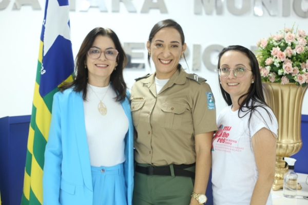 Vereadora Domitilia Lopes, Cabo Raphaella e funcionária Izabelle Bezerra.jpg